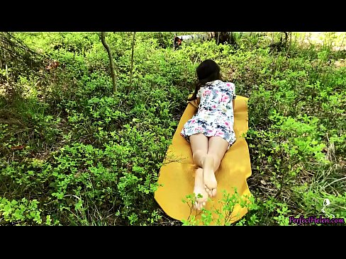 ❤️ Stranger on Tinder Masturbates My Pussy and Fucks Passionately in the woods (En främling på Tinder onanerar min fitta och knullar passionerat i skogen) Anal porr at us ﹏