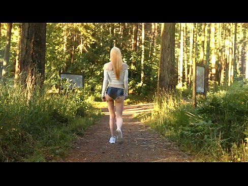 ❤️ Vacker kvinna rör sig långsamt, inte nakenvideo Anal porr at us ﹏
