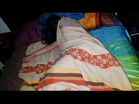 ❤️ Styvbarn som skäller ut sin unga styvmor medan hon sover. Anal porr at us ﹏