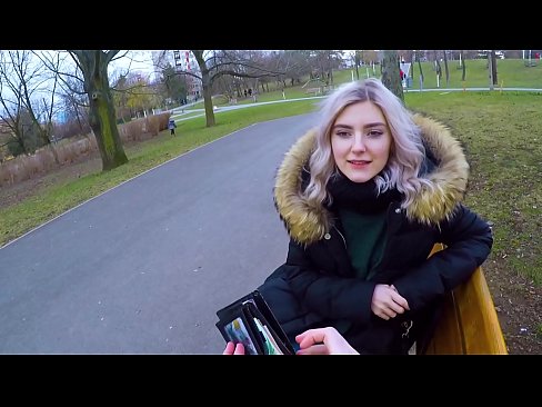 ❤️ Sväljer en främlings het sperma för pengar - avsugning i parken av Eva Elfie Anal porr at us ﹏